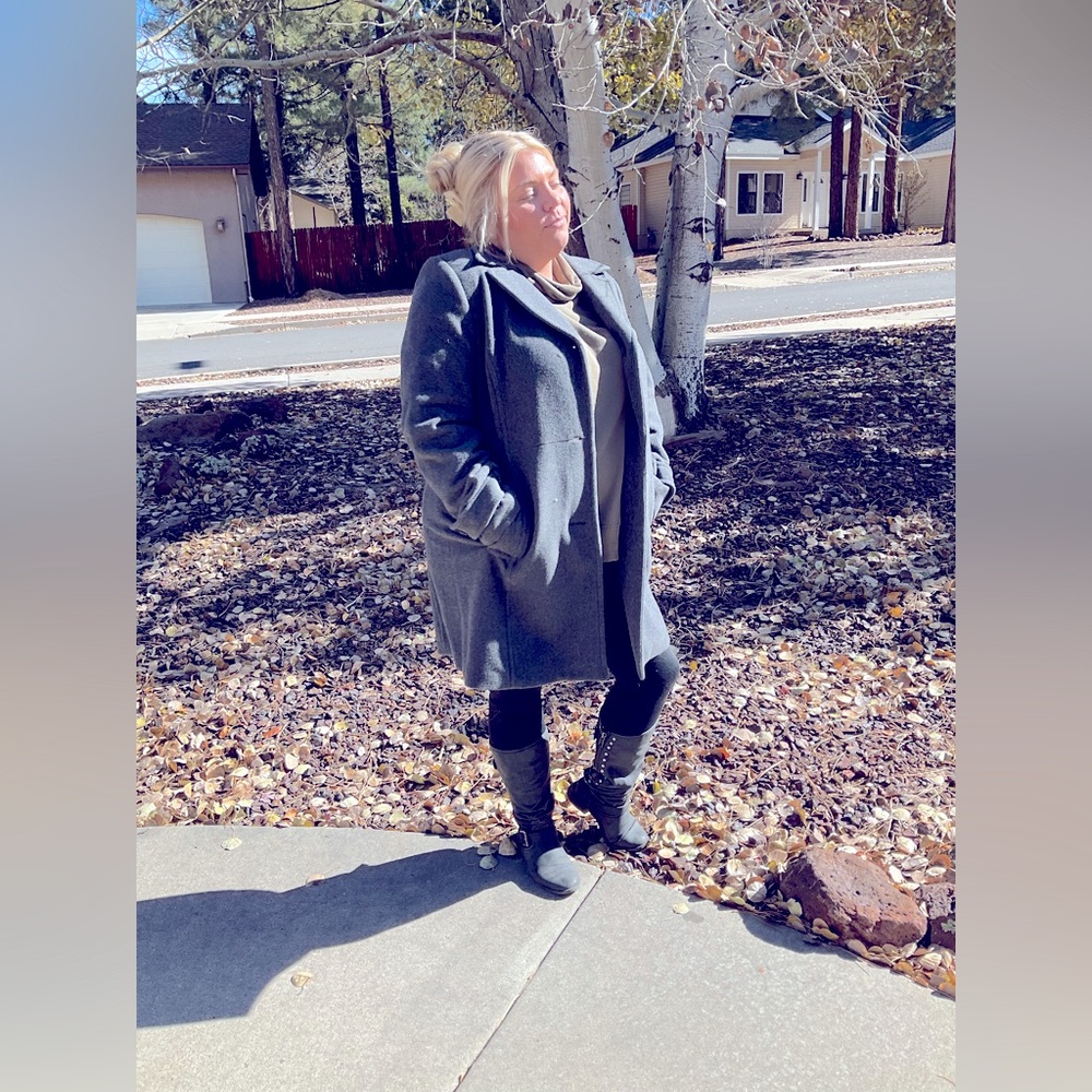 Wool Coat for chilly weather❄️ Gray with black buttons. Womens XL